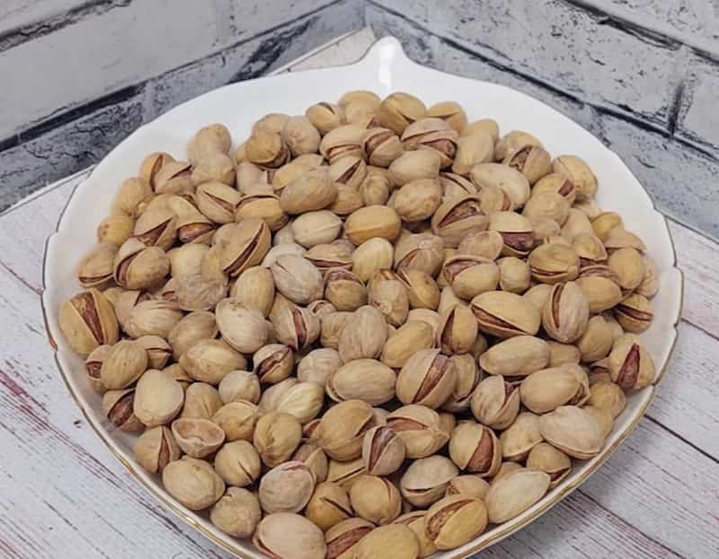 تصویر 2 از پسته بادامی فیض آباد با طعم اصیل و ماندگار
